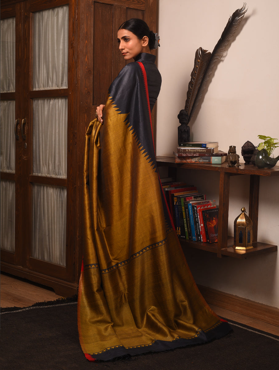 BADHTE KADAM KUMBHA Tussar Silk Saree - Black Green