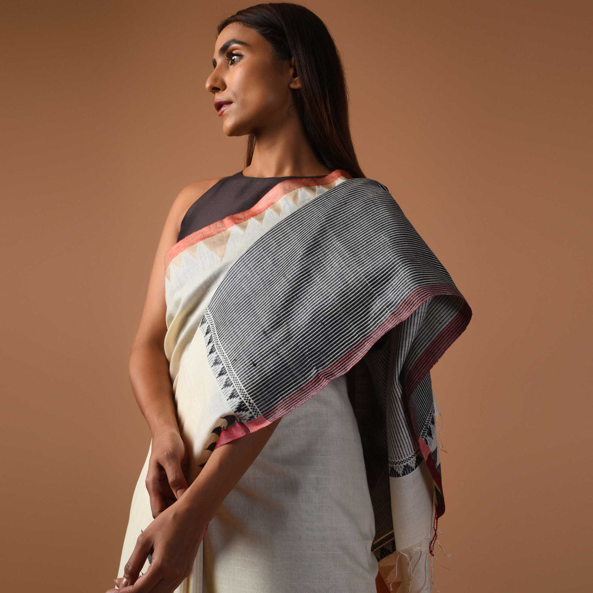 DESI KUMBHA Tussar/Cotton Handwoven Saree - Ivory black Border