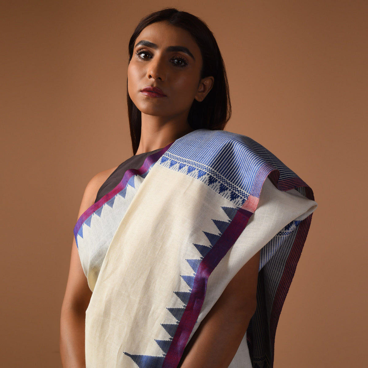 DESI KUMBHA Tussar/Cotton Handwoven Saree - Ivory Navy Blue Border